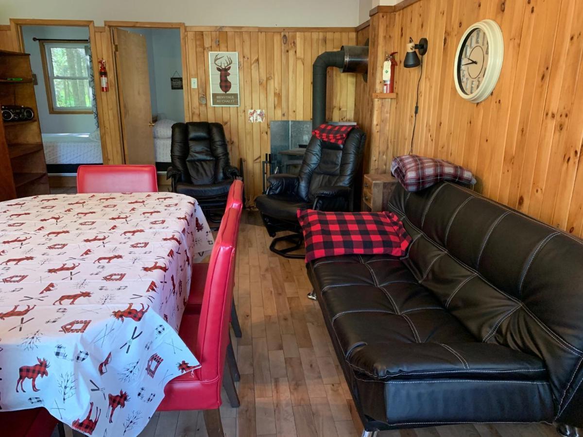 Camping Chalets Spas Pignons Rouges Saint Romain Esterno foto